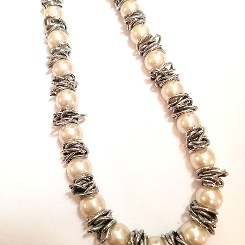 Elegant Silver and Cream Beaded Necklace - Picture 2 of 4
